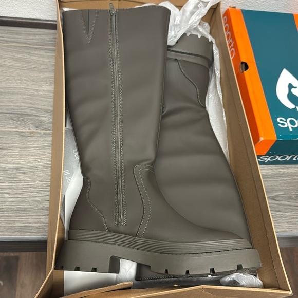 Bar III Twyla Lug Sole Boots Water-resistant - Picture 2 of 5